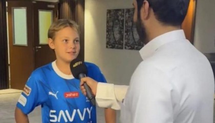 半岛体育-接受沙特电视台采访 内马尔儿子流利英语令人赞叹