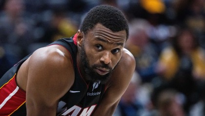 半岛体育下载-就你最想赢！维金斯各种防守满场蹿 全场拿到16分8板4助